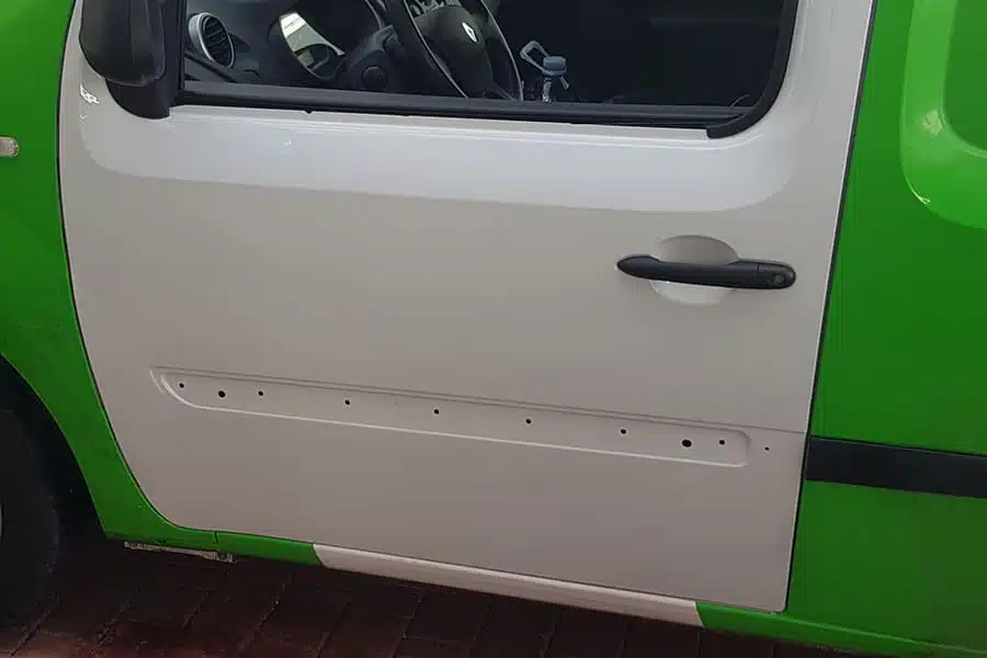 Rotulación parcial en furgoneta