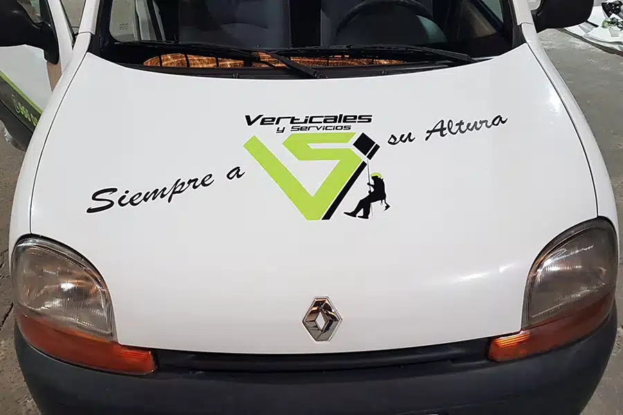 Rotulación parcial furgoneta parte delantera