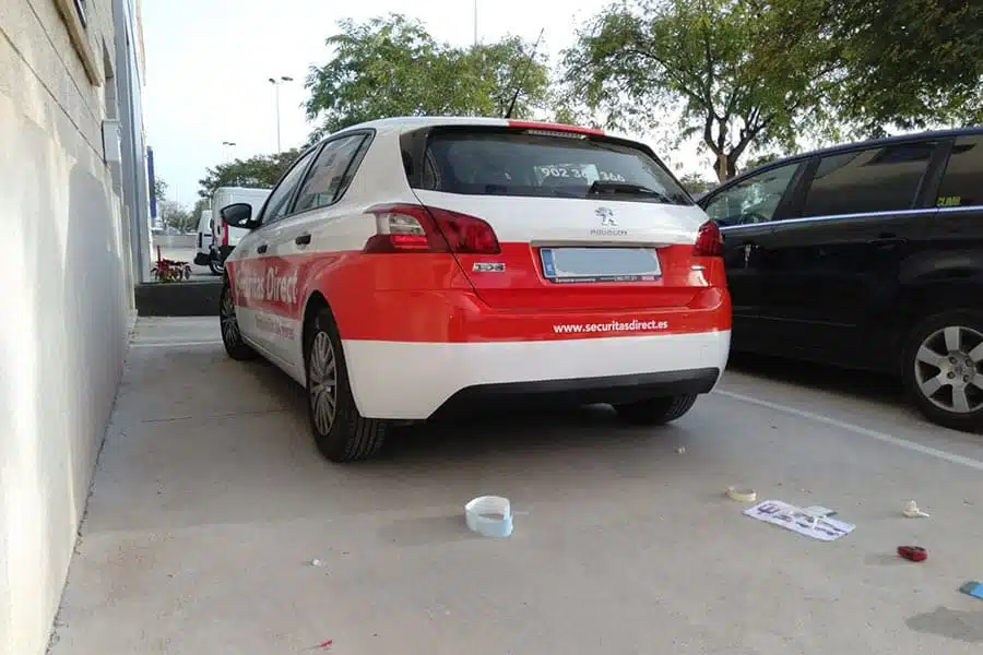 Rotulación parcial en coche vista trasera