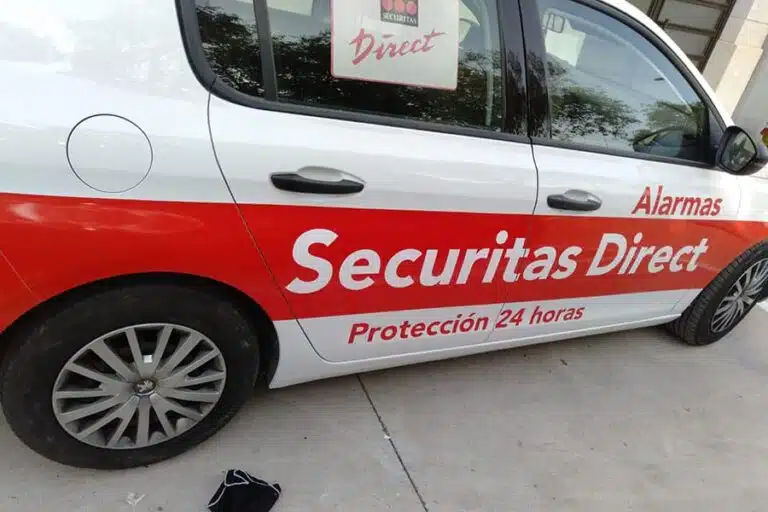 Rotulación parcial en coche vista lateral