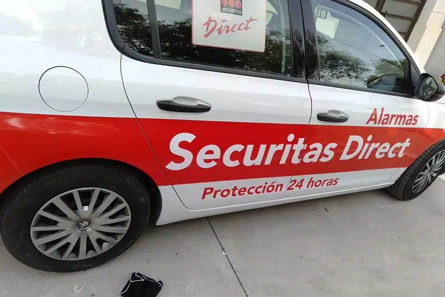 Rotulación parcial en coche vista lateral