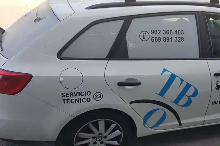 Coche TBO Working con vinilo microperforado en lado derecho