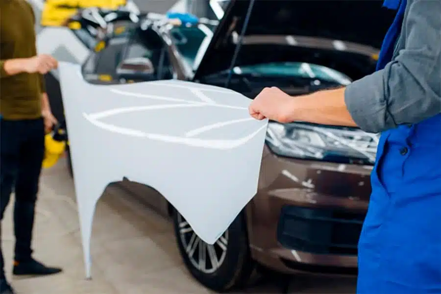 ¿Cuánto cuesta vinilar un coche? 4 Coste del vinilo adhesivo