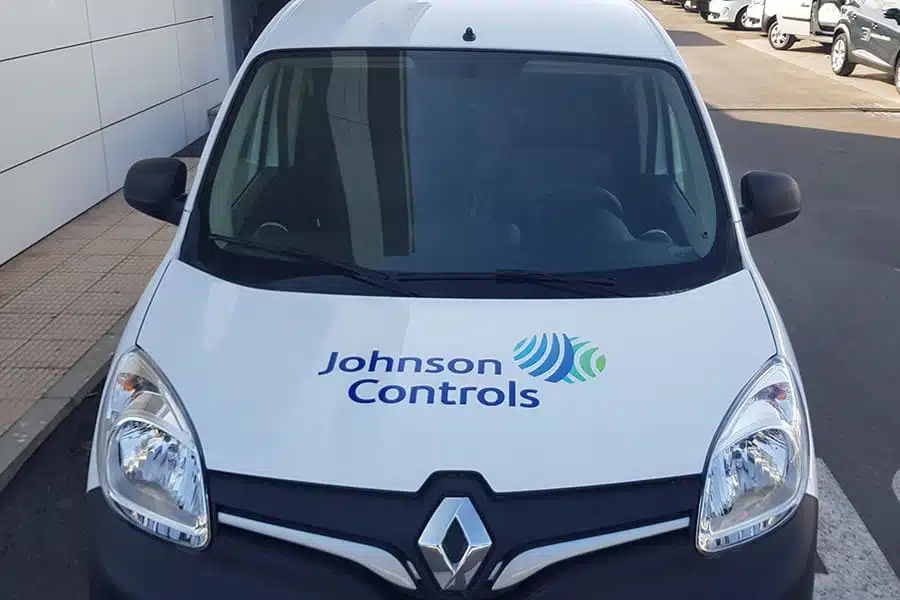 Instalación de vinilo de corte en capó de furgoneta de Johnson Controls