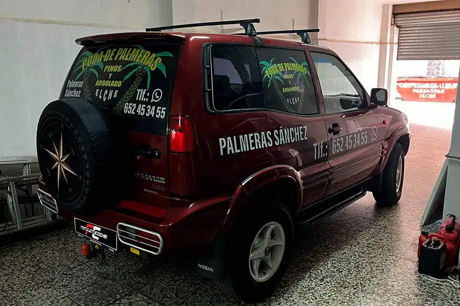 Ejemplo de coche rotulado