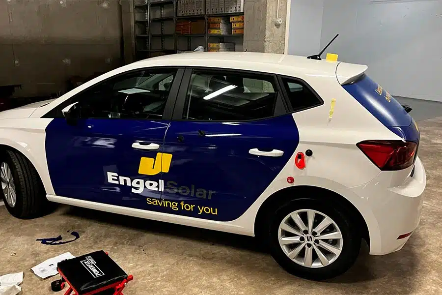 Ejemplo de coche rotulado