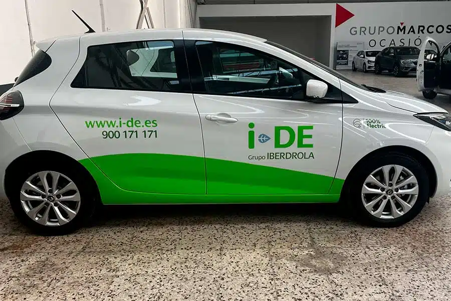 Ejemplo de coche rotulado