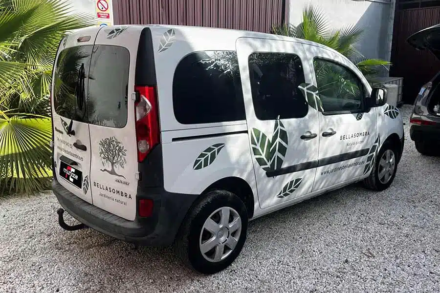 Ejemplo de furgoneta rotulada