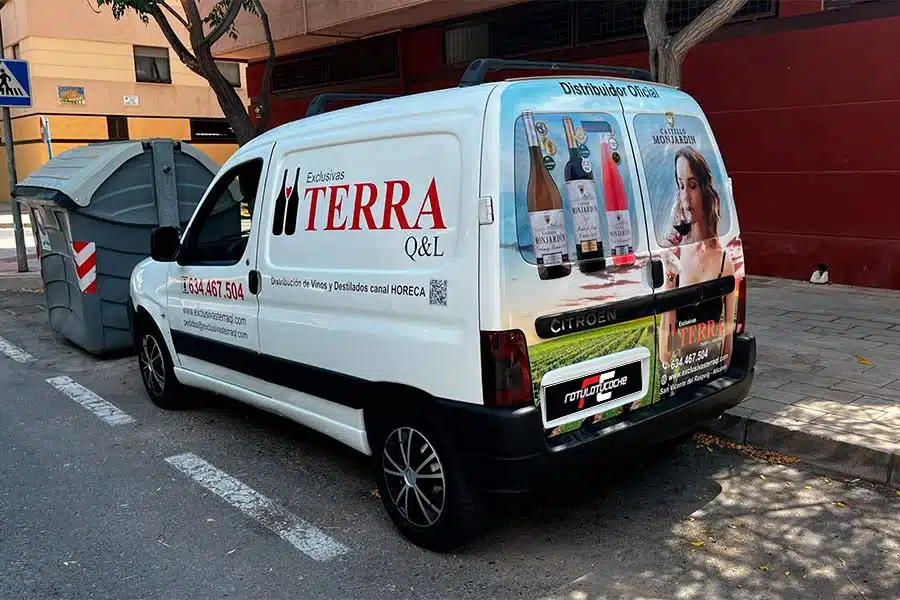 Ejemplo de furgoneta rotulada