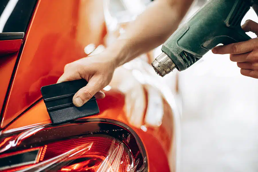 Cómo se aplica el wrapping en coches 3 Pistola decapadora en car wrapping