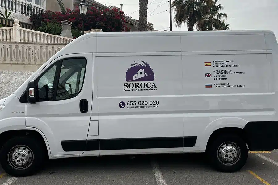 Instalando rótulos en Fiat Ducato de Soroca