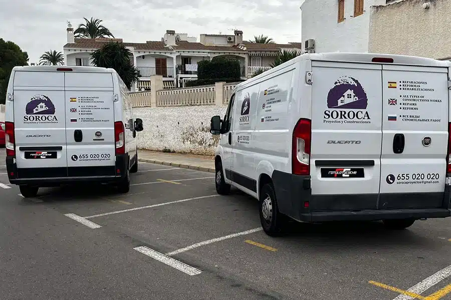 Instalando rótulos en Fiat Ducato de Soroca