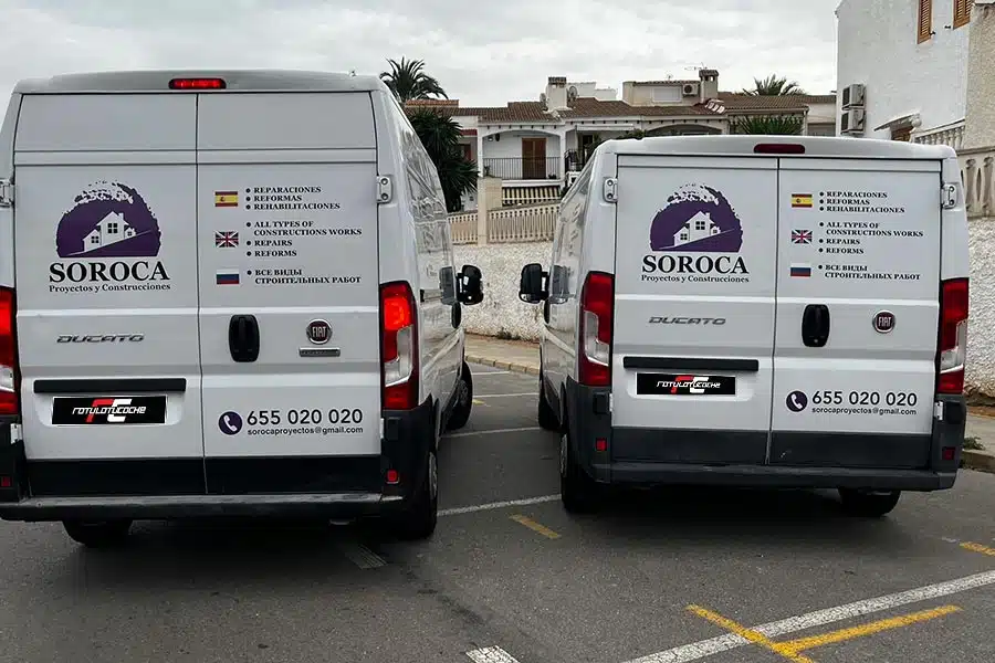 Instalando rótulos en Fiat Ducato de Soroca