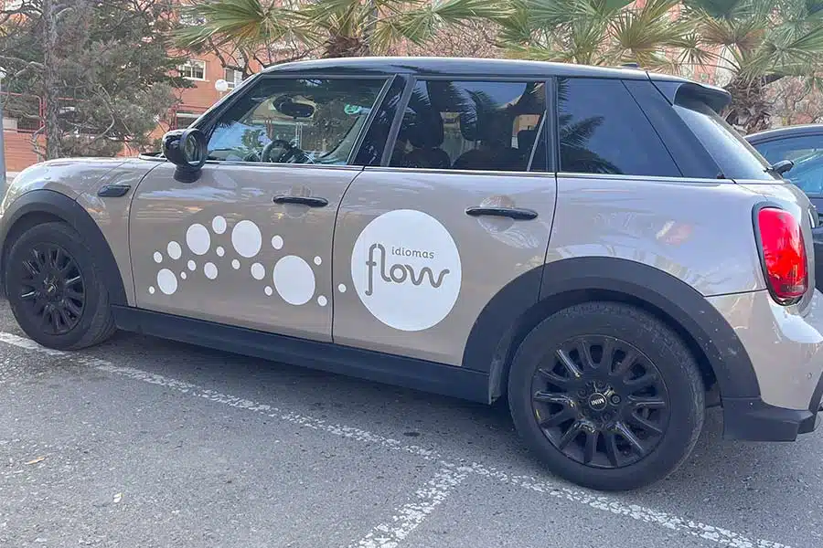 Mio Cooper rotulado de Idiomas Flow