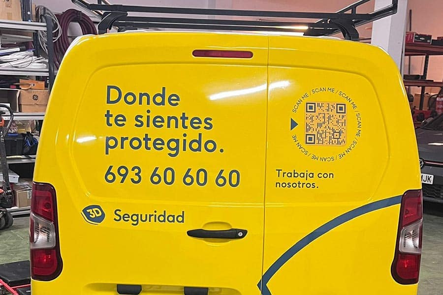 Código QR en furgoneta