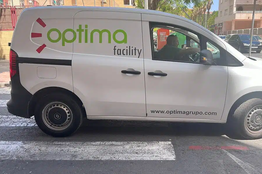 Ideas para rotular una furgoneta: Inspira tu negocio 6 Furgoneta vinilada parcialmente