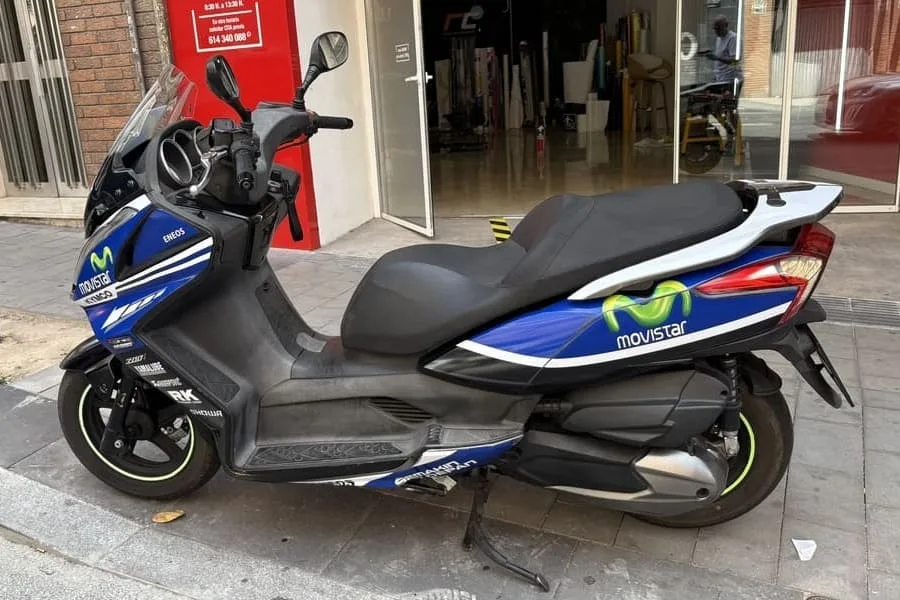 Rotulación de moto Movistar